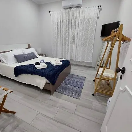 Casa Palmeiras - Res. Of Elizabete And Fatima *